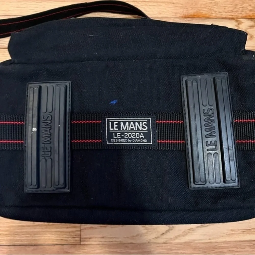 Le Mans Padded‎ Square Black Camera bag
